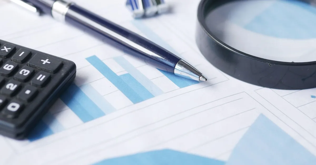 Comment construire une piste d'audit conforme pour un moteur de scoring immobilier avec un profil médical sensible ?